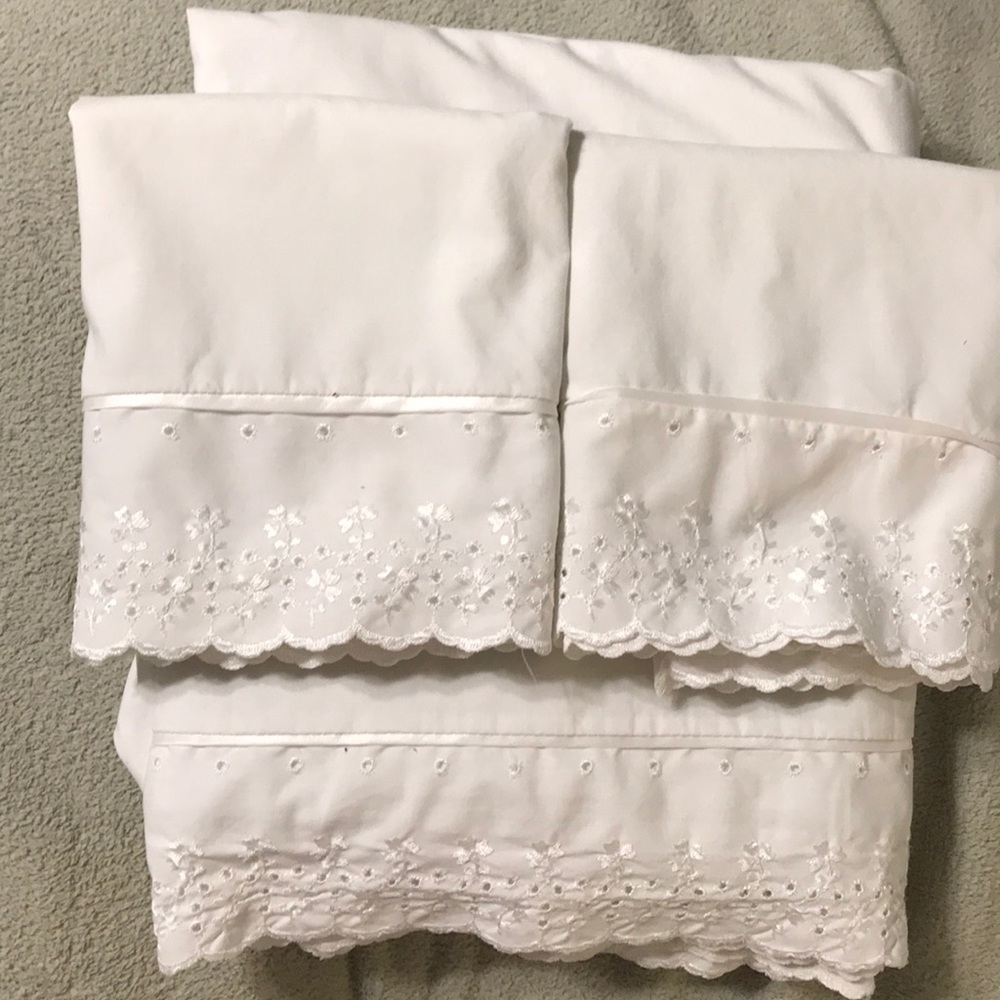 Spring Maid White Eyelet Queen Size Sheet Set
